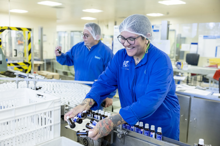 Teva Chile TGO Employees in lab