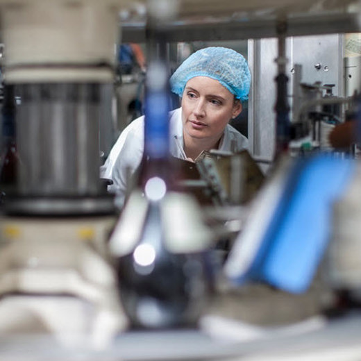 factory-woman-working